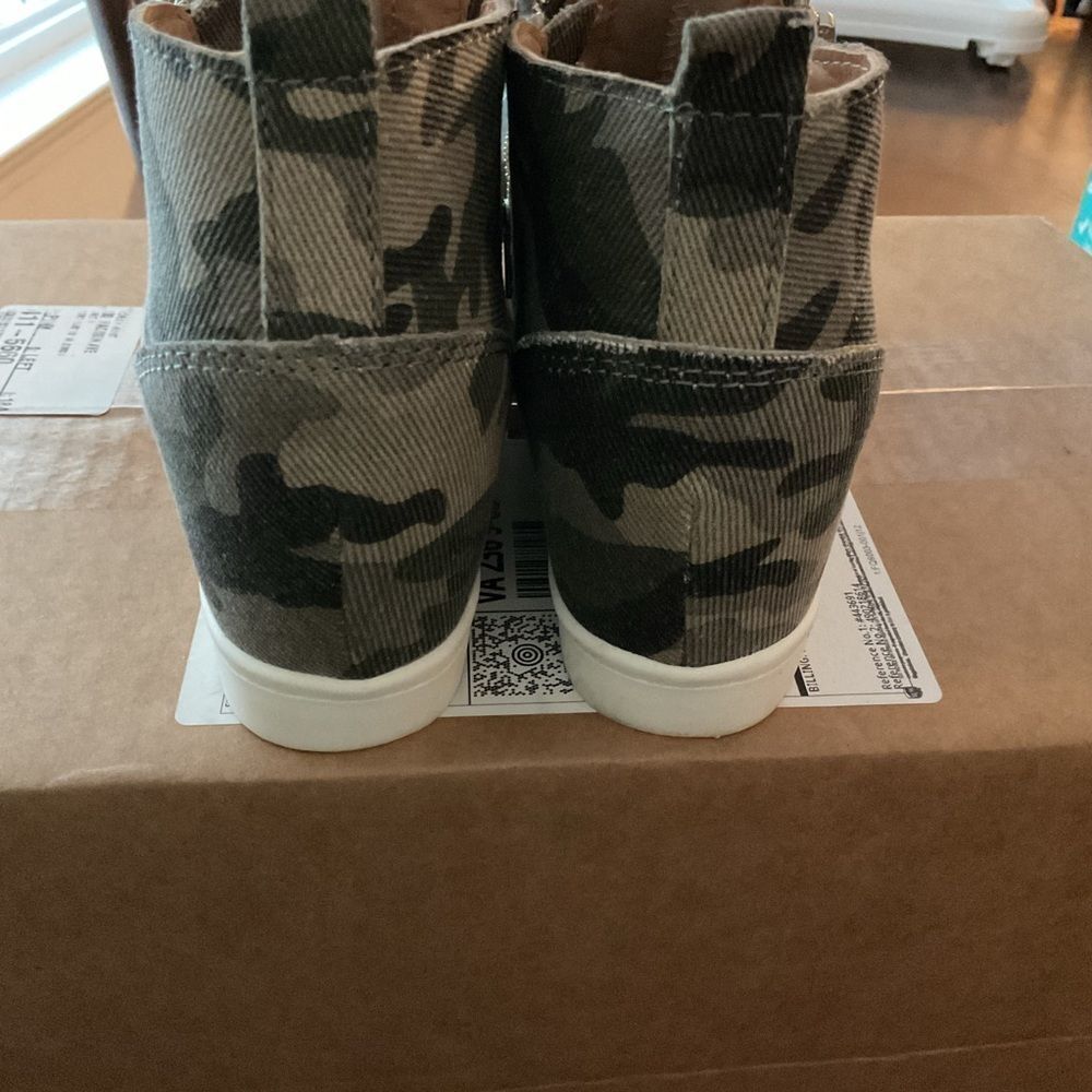 Soda shoes‎ - Picture 6 of 9